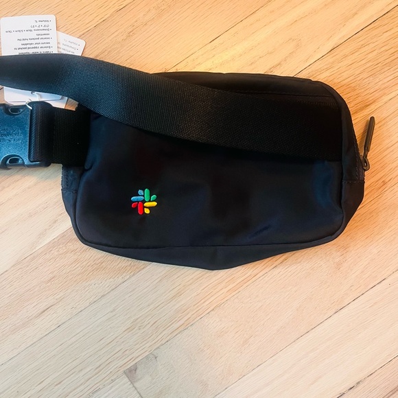 NWT Lululemon Everywhere Belt Bag in Black - Picture 5 of 5